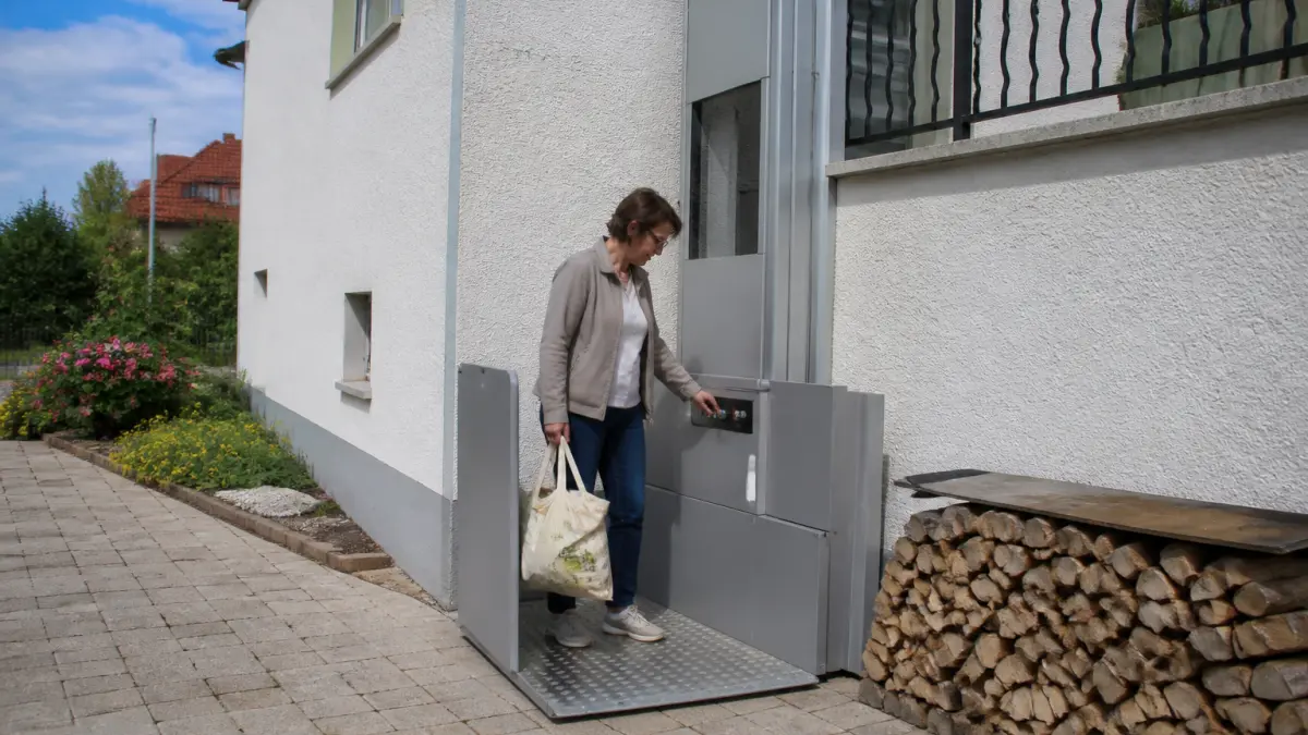 Monte-charge extérieur : installation, normes et prix